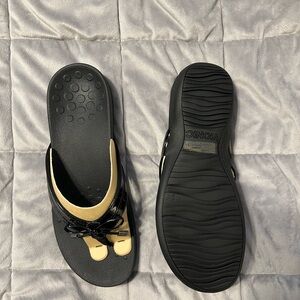 Vionic Black Women's Sandals